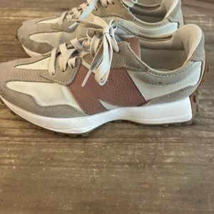 New Balance Women's Athletic Shoes - Beige and Pink